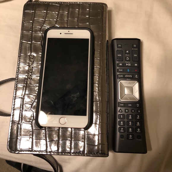 Michael Kors Jet Set Large Leather Crossbody - Picture 8 of 8